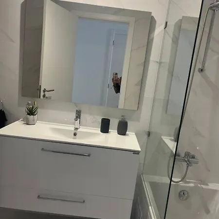 Modern Da Rocha, Apartment *